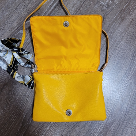 H&M Mustard Crossbody - Picture 2 of 6